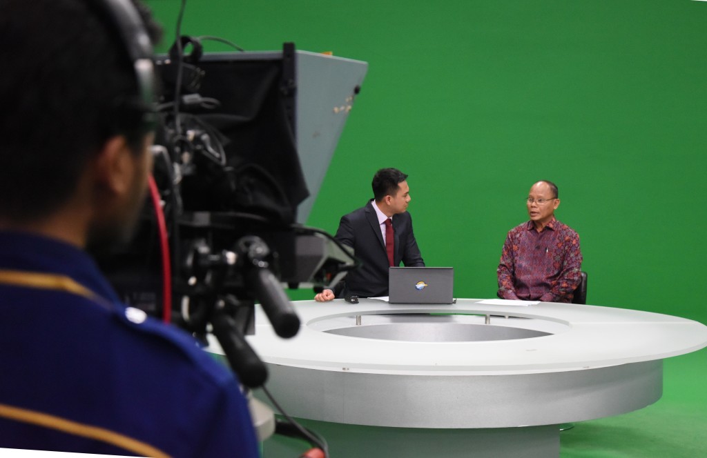 Direktur Jenderal Perimbangan Keuangan menjadi narasumber dalam acara Economic Review Metro TV